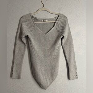 Abercrombie & Fitch Light Gray V-Neck Knit Long Sleeve Bodysuit